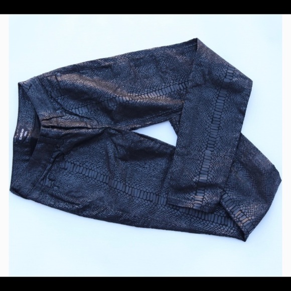 Bebe leatherette snake print pants - Picture 5 of 5